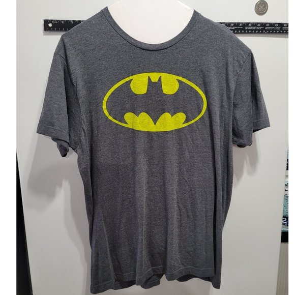 Batman Brand T-Shirt. Men's XL. RN# 115665/SCC. Pre-Owned Very Good Condition - Picture 2 of 5